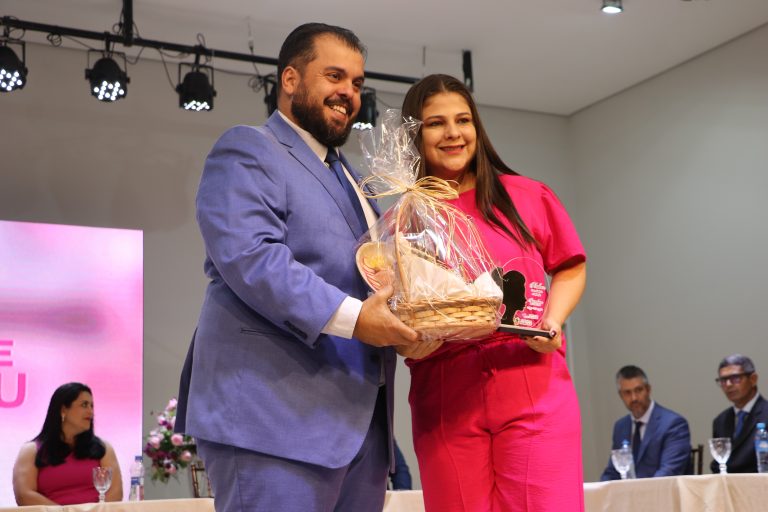 Câmara de Vereadores homenageia mulheres durante sessão solene