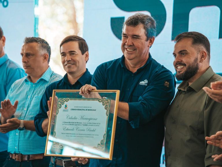 Robert Ziemann homenageia governador Eduardo Riedel com título de Cidadão Maracajuense