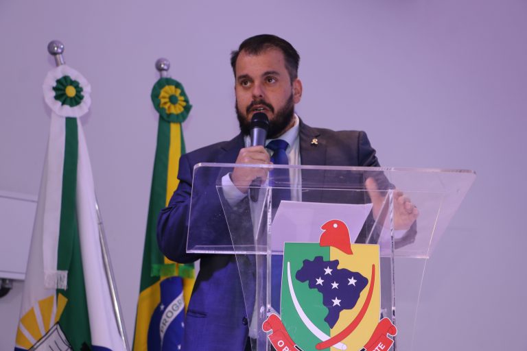 Vereador Robert cobra transparência sobre devolução de recursos da AUNIMAR e propõe reunião com Executivo e universitários
