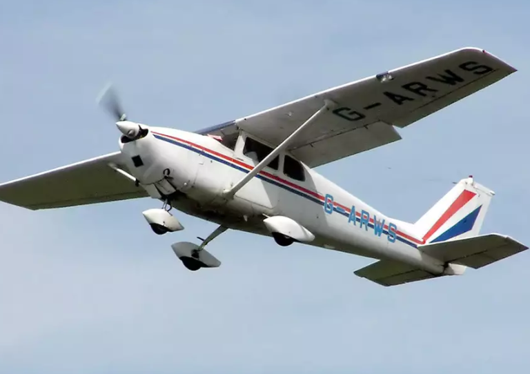 Avião de pequeno porte cai e quatro morrem no Pantanal de MS