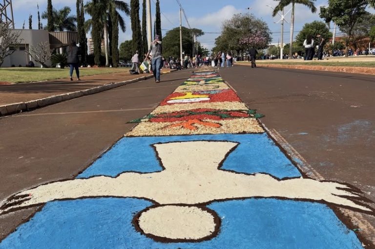 Fiéis celebram Corpus Cristhi em Maracaju